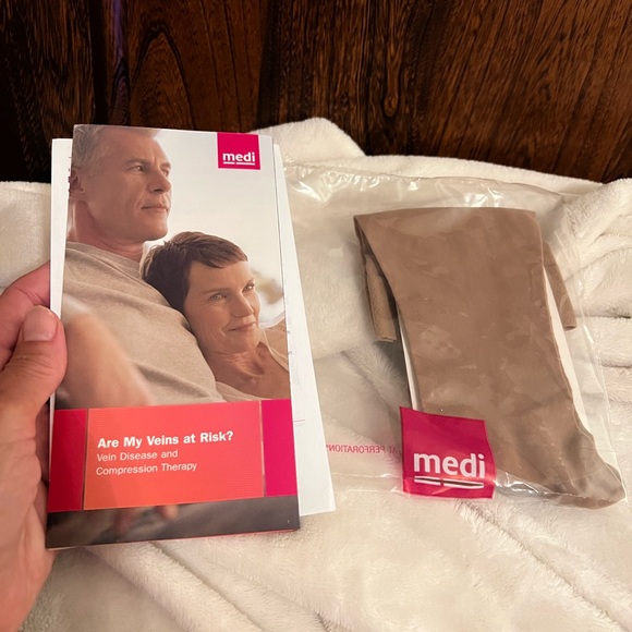 Mediven Sheer & Soft Calf, Closed Toe, Natural Mild Medical Compression Hose,new - Picture 1 of 7